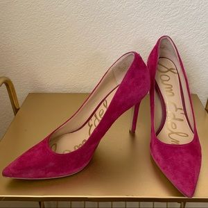 Sam Edelman fuchsia suede heels
